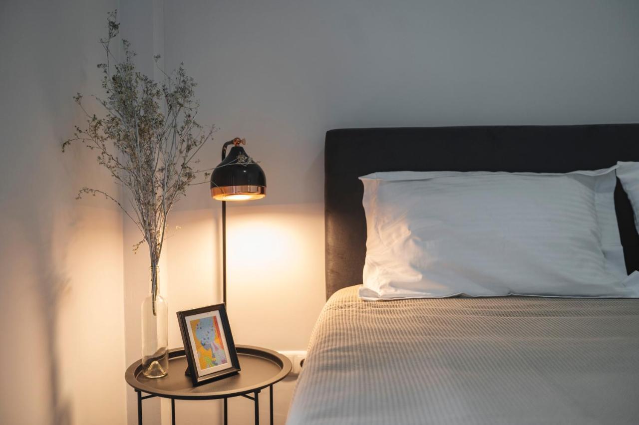 Luxury 2 Bdroom Apt- Megaro Mousikis Афины Экстерьер фото